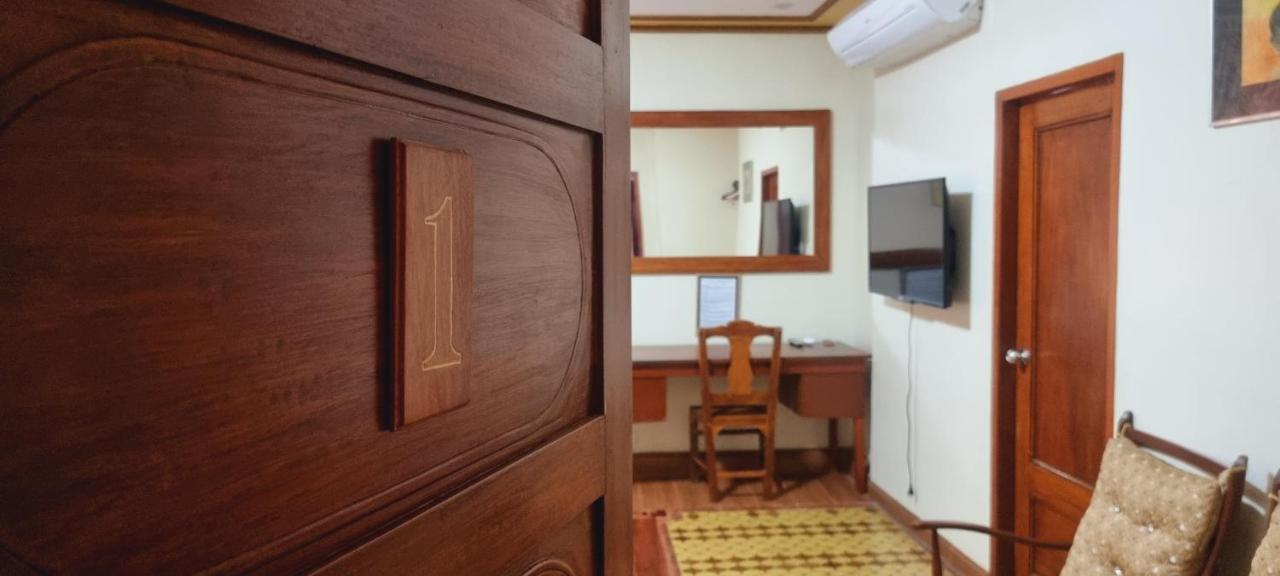 Casa Familya Ξενοδοχείο Batac Εξωτερικό φωτογραφία